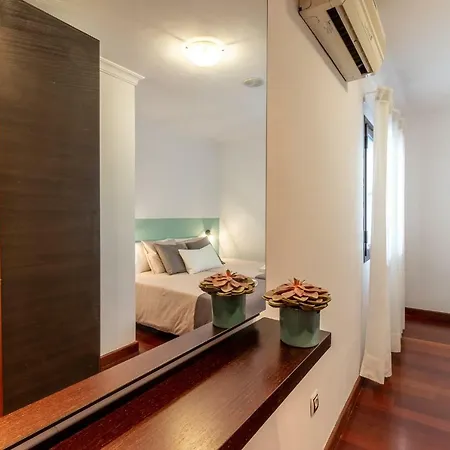 Flatguest Albareda شقة *